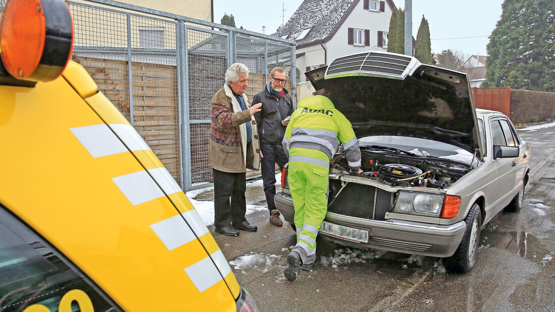 Pannenhilfe, Mercedes 300 SE, Motorhaube