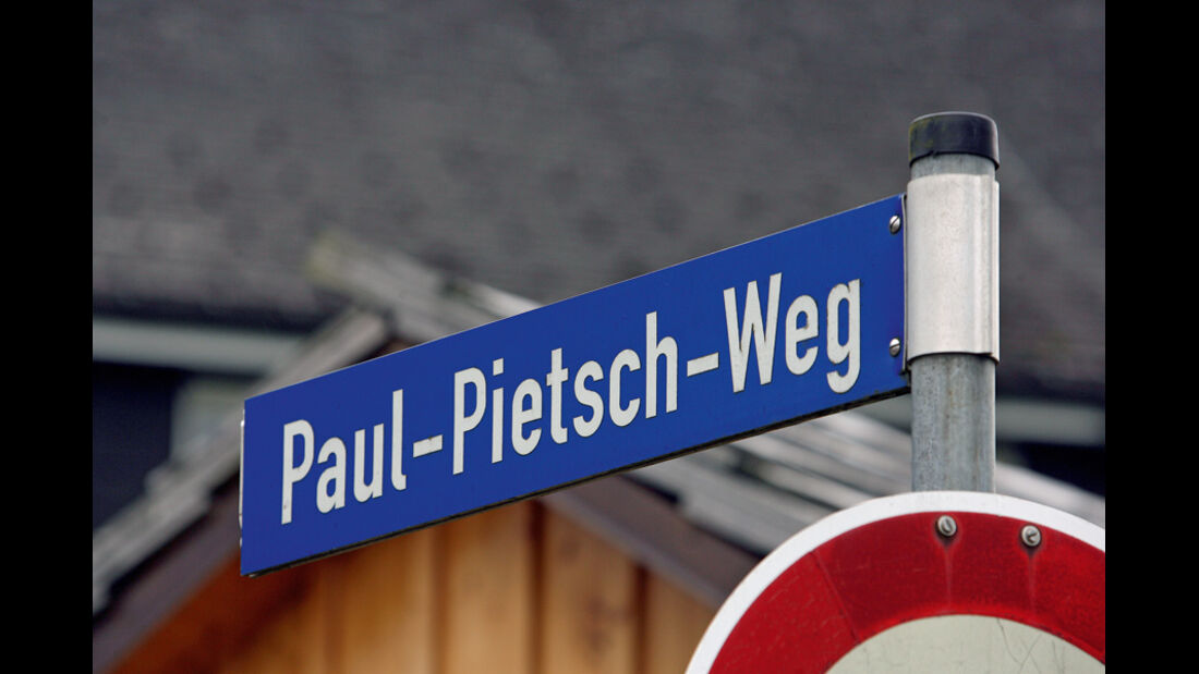 Paul-Pietsch-Weg, Straßenschild
