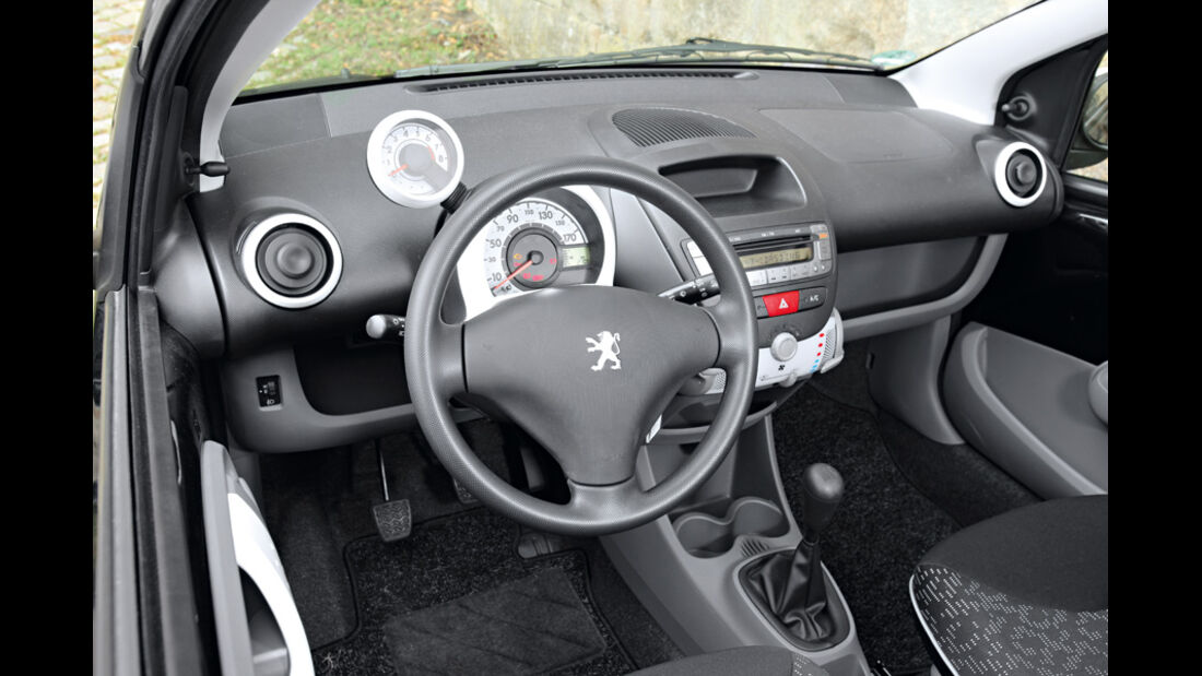 Peugeot 107 70 Urban Move, Cockpit