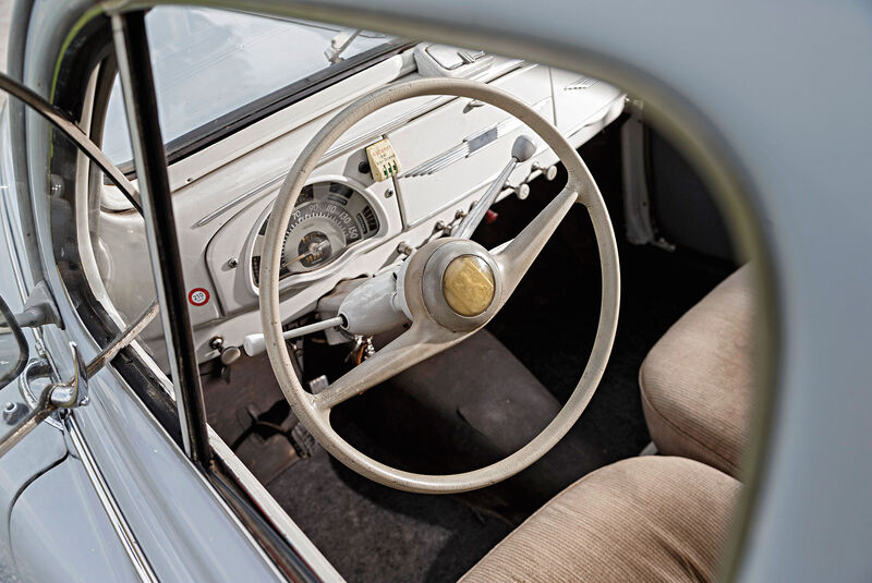 Peugeot-203-Interieur