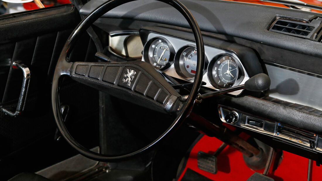 Peugeot 204 Cabriolet, Cockpit, Lenkrad