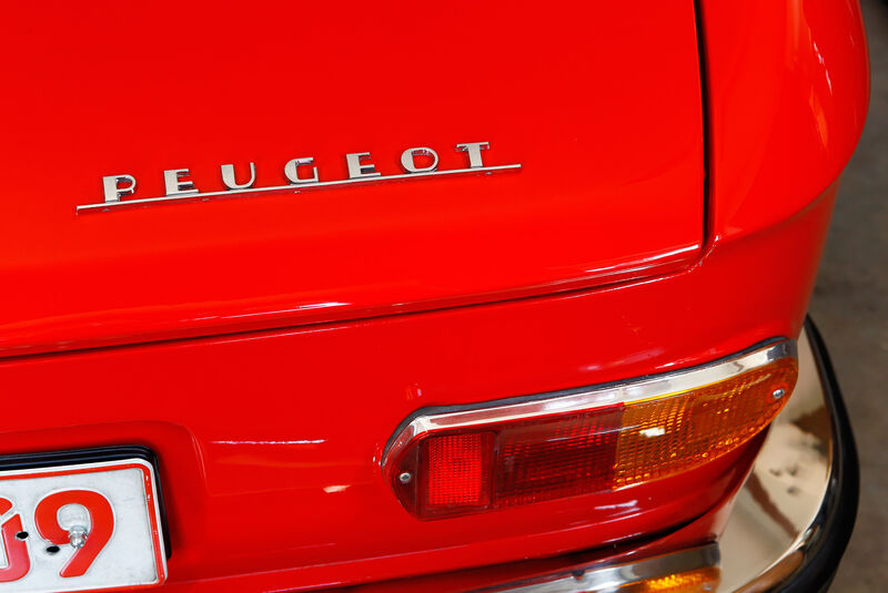 Peugeot 204 Cabriolet, Schriftzug