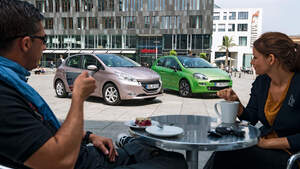 Peugeot 208 82 Vti, Fiat Punto 0,9 Twinair, Frontansicht, Cafe
