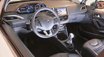 Peugeot 208 THP 155 Allure, Cockpit, Lenkrad