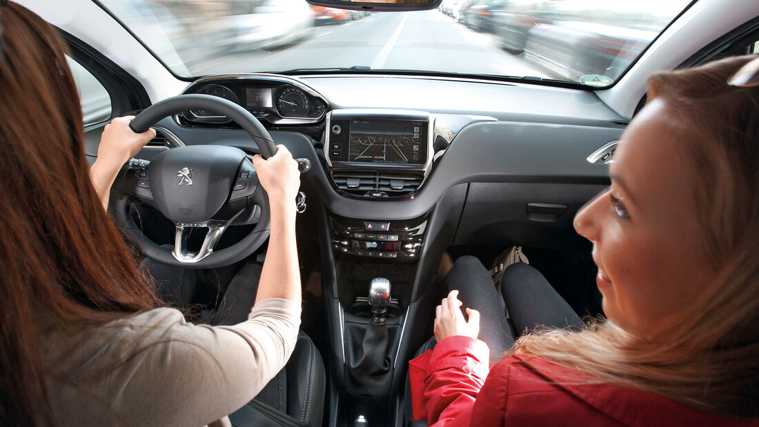 Peugeot 208 e-Hdi 115, Cockpit