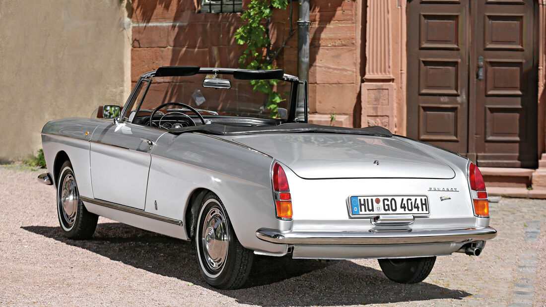 Peugeot 404 C Super Luxe, Heckansicht