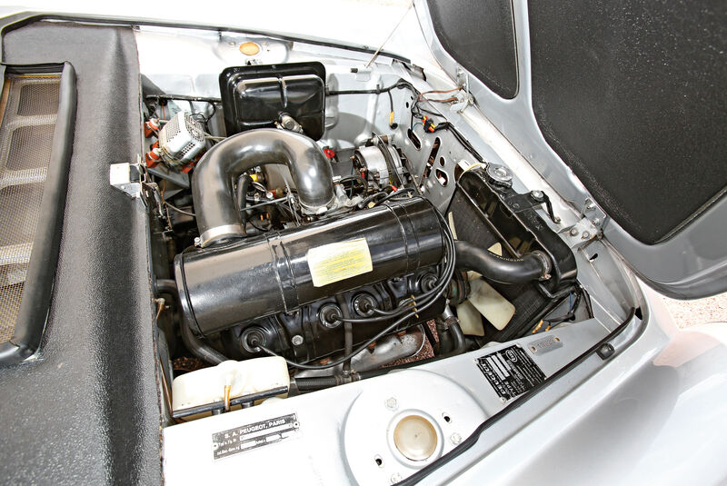 Peugeot 404 C Super Luxe, Motor
