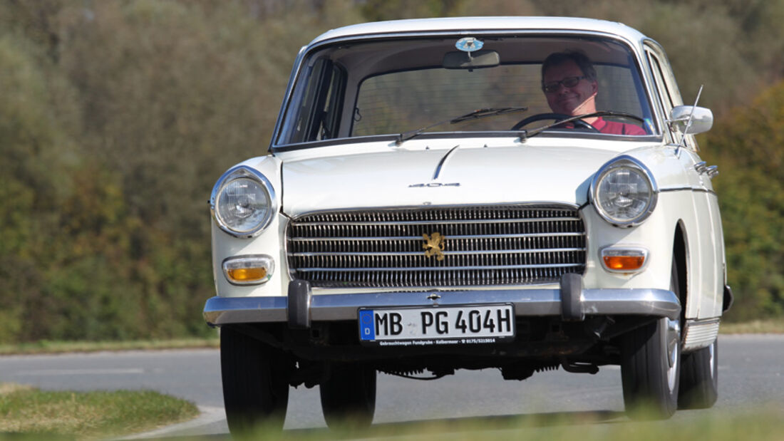 Peugeot 404, Front