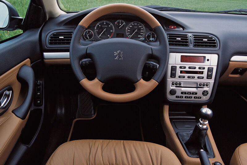 Peugeot 406 Coupé 2.0, Seitenansicht