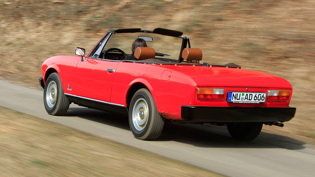 Peugeot 504 Cabriolet schräg von hinten