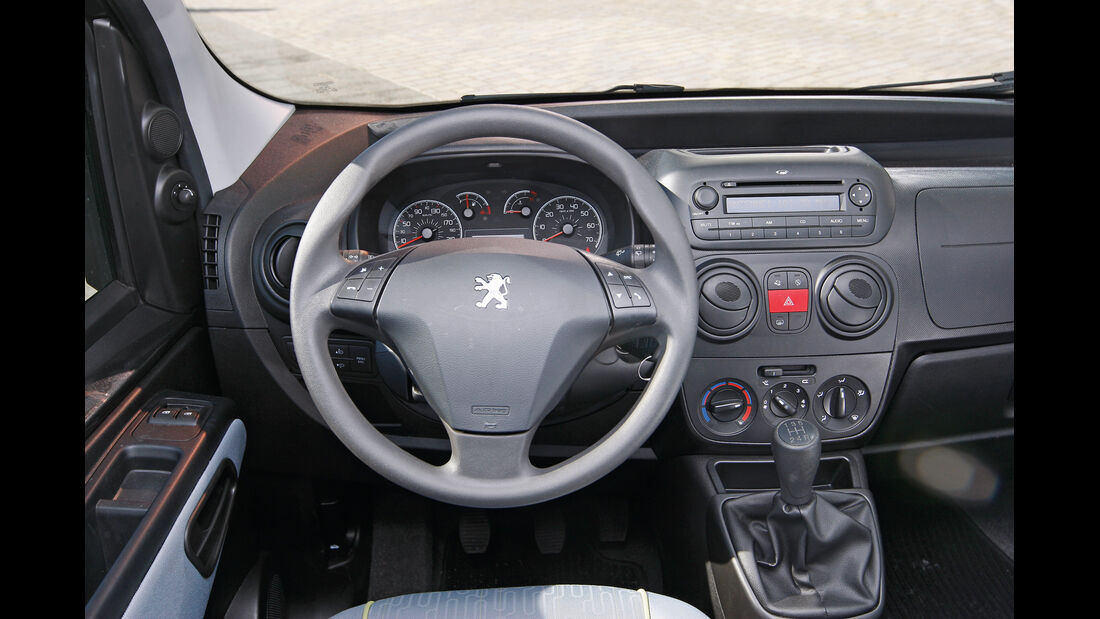 Peugeot Bipper Tepee, Lenkrad, Cockpit