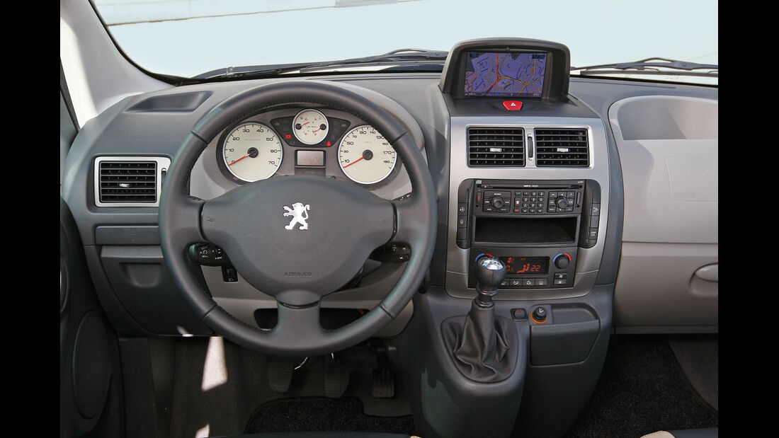 Peugeot Expert Tepee, Cockpit