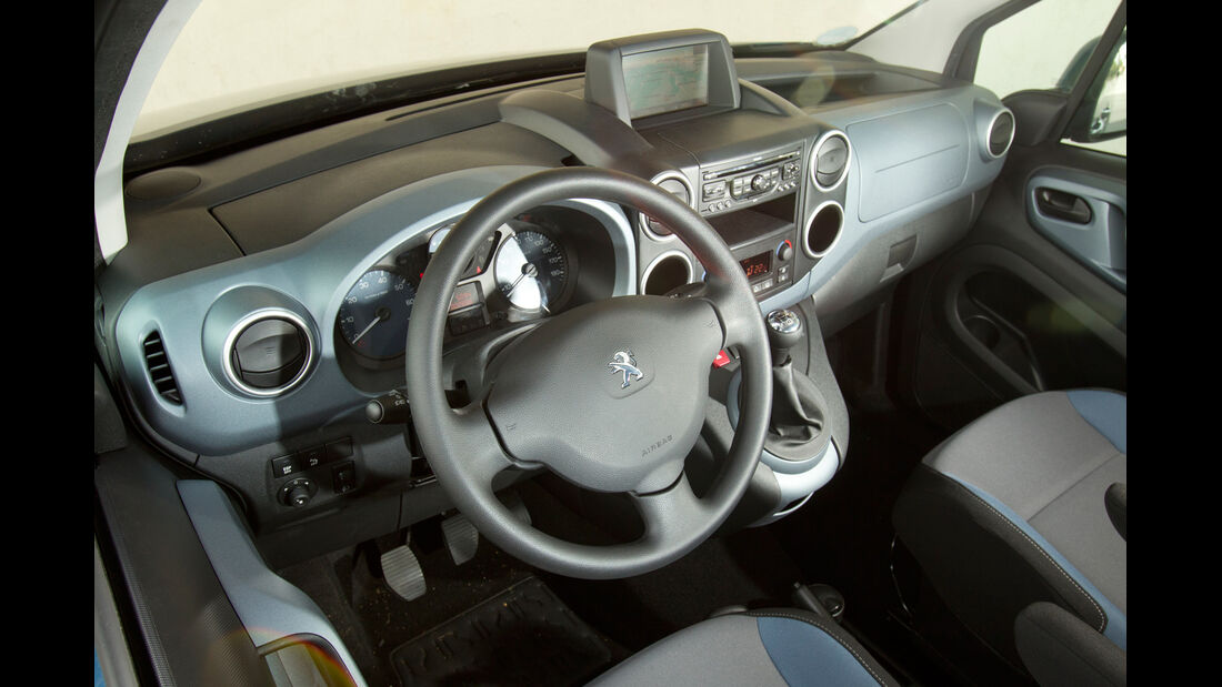 Peugeot Partner Tepee 98 VTi Active, Cockpit, Lenkrad