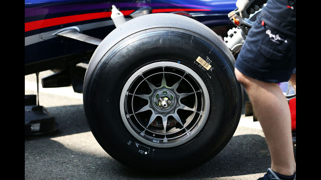 Pirelli Prototyp-Reifen - Young Driver Test - Silverstone - 18. Juli 2013