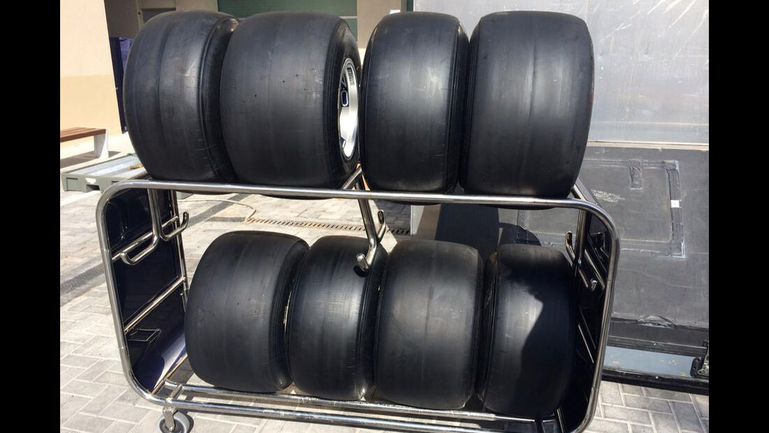 Pirelli-Reifen für 2015 - Formel 1 Test - Abu Dhabi - 25. November 2014
