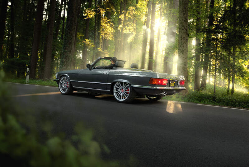 Pogea Classic Restomod Mercedes R107