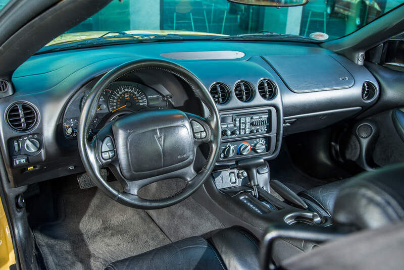 Pontiac Firebird Trans Am (2002), Cockpit