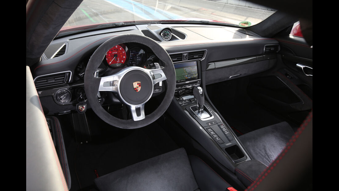 Porsche 911 Carerra GTS, Cockpit
