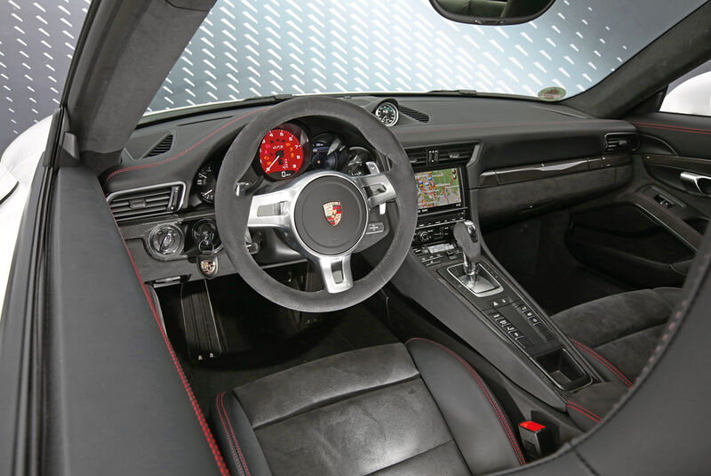 Porsche 911 Carrera GTS, Cockpit