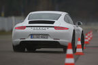 Porsche 911 Carrera GTS, Heckansicht, Slalom