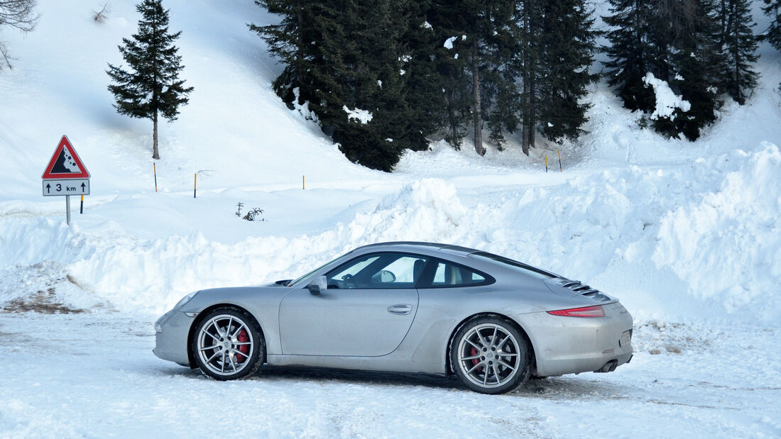 Porsche 911 Carrera S, Seitenansicht, Winterfahrt