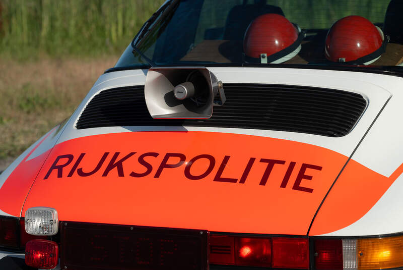 Porsche 911 Carrera Targa "Rijkspolitie" (1989)