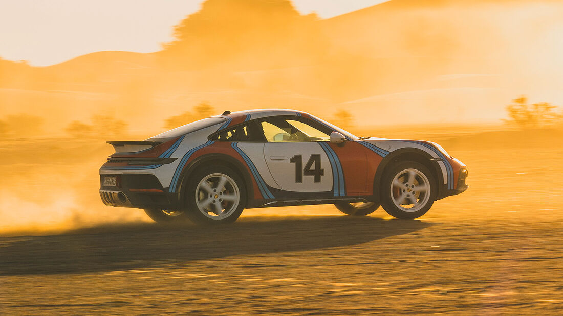Porsche 911 Logo Marke Und Textsignatur Sport Auf Autoabdeckung