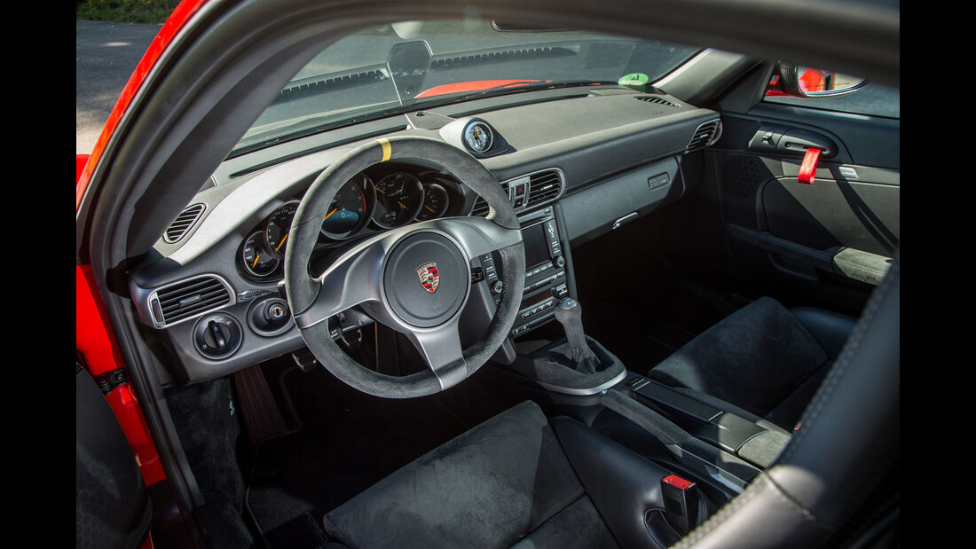 Porsche 911 GT2 RS, Cockpit