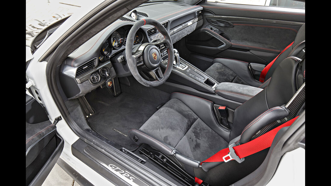 Porsche 911 GT2 RS, Interieur