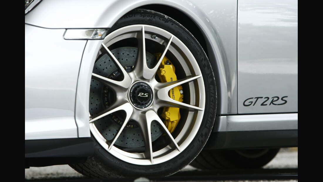 Porsche 911 GT2 RS im Beschleunigungs und Bremsentest 03000 km/h