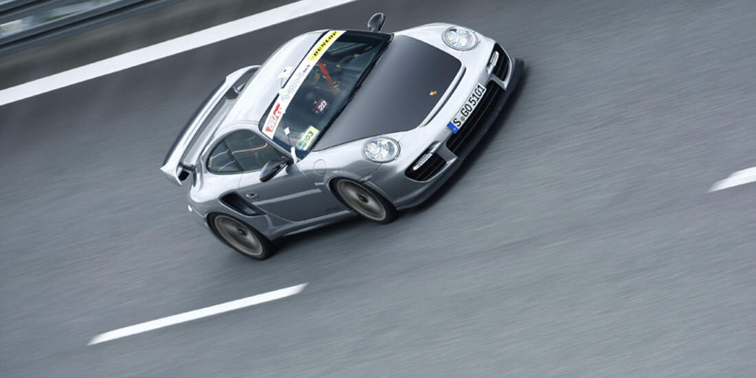 Porsche 911 GT2 RS im Beschleunigungs und Bremsentest 03000 km/h