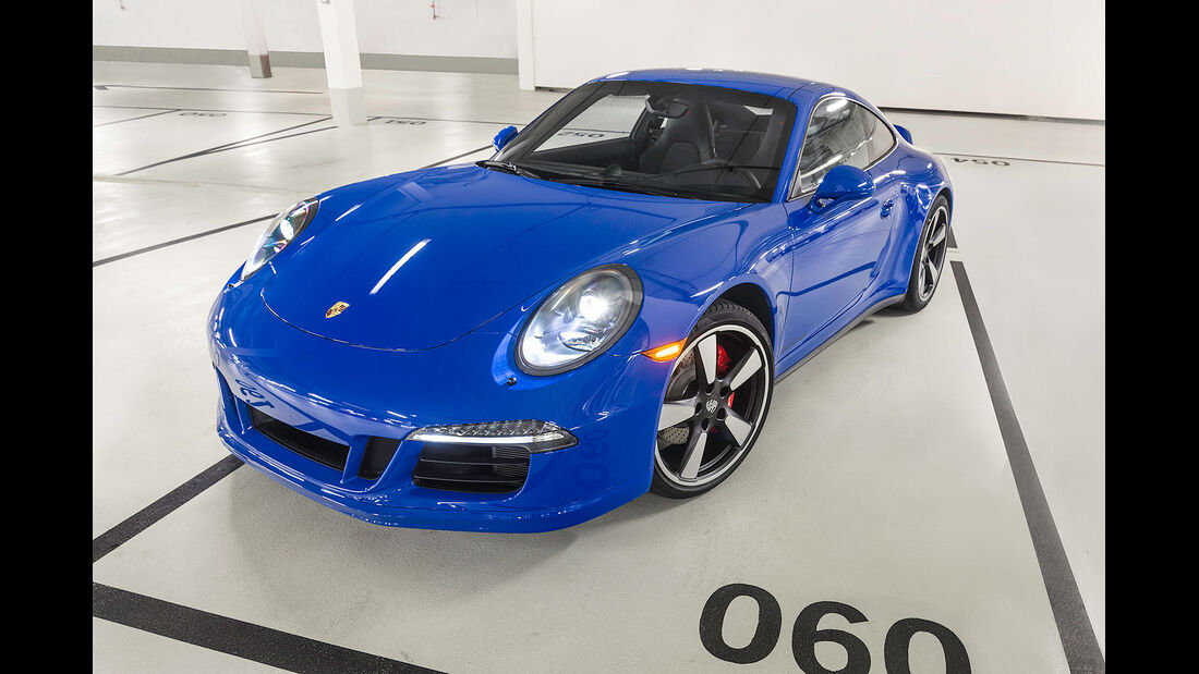 Porsche 911 GTS Club Coupé USA