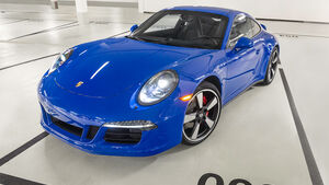 Porsche 911 GTS Club Coupé USA