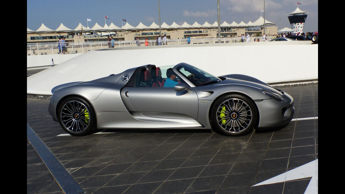 Porsche 918 - GP Abu Dhabi - Carspotting 2015