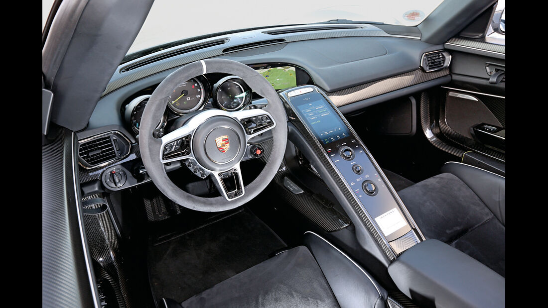 Porsche 918 Spyder, Cockpit