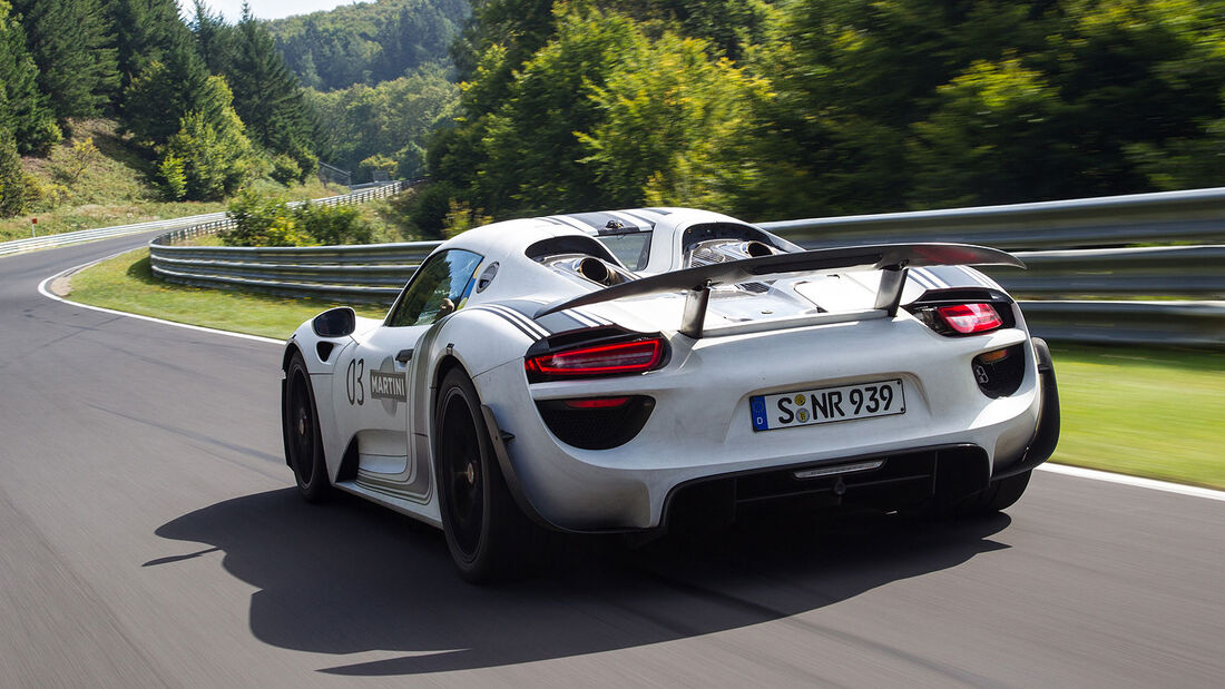 Porsche 918 Spyder-Prototyp auf der Nürburgring-Nordschleife, Martini Design