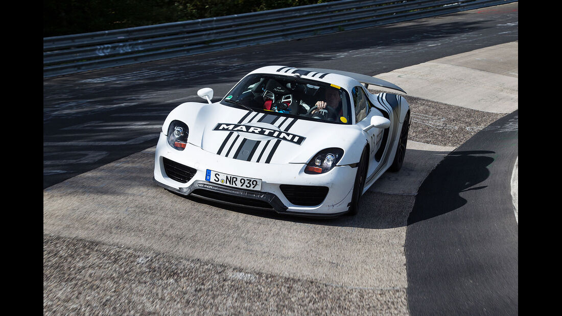 Porsche 918 Spyder-Prototyp auf der Nürburgring-Nordschleife, Martini Design