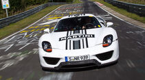 Porsche 918 Spyder-Prototyp auf der Nürburgring-Nordschleife, Martini Design