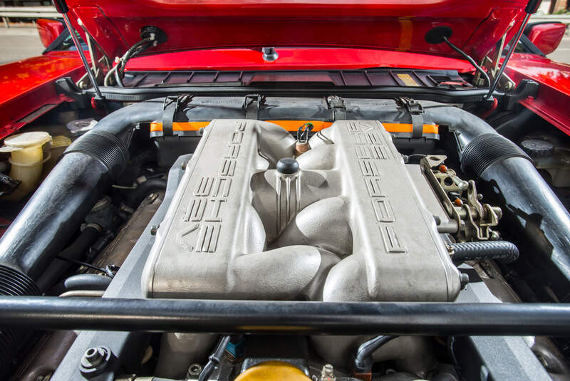 Porsche 928 GT, Motor