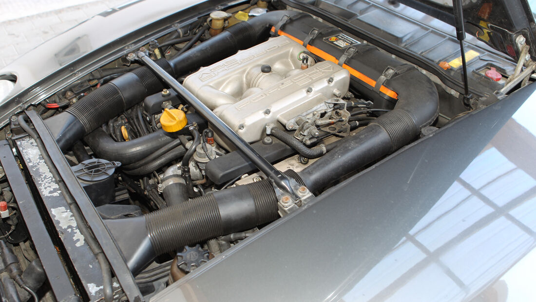 Porsche 928 S4, Motor