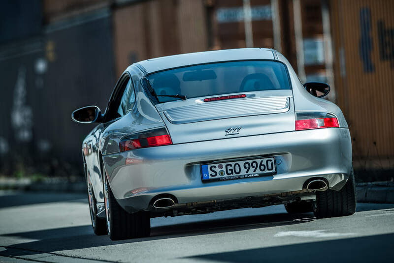 Porsche 996, Heckansicht