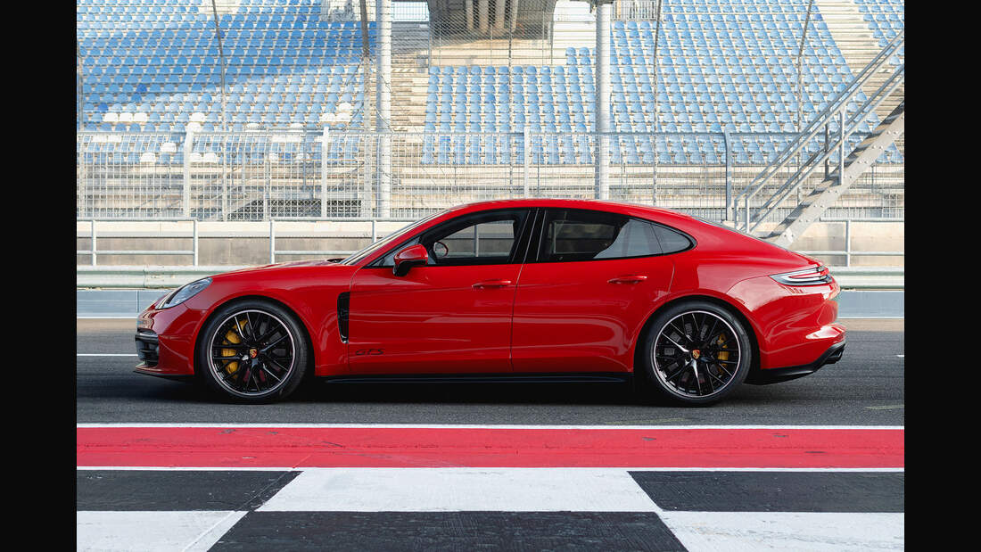 Porsche panamera gts 2018