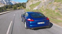 Porsche Panamera S Hybrid, Rückansicht, Fahrt, Bergstraße