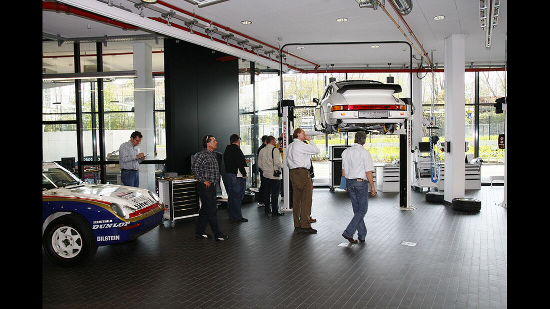 Porsche Workshop Teil 4, Porsche 911 CS auf Hebebühne