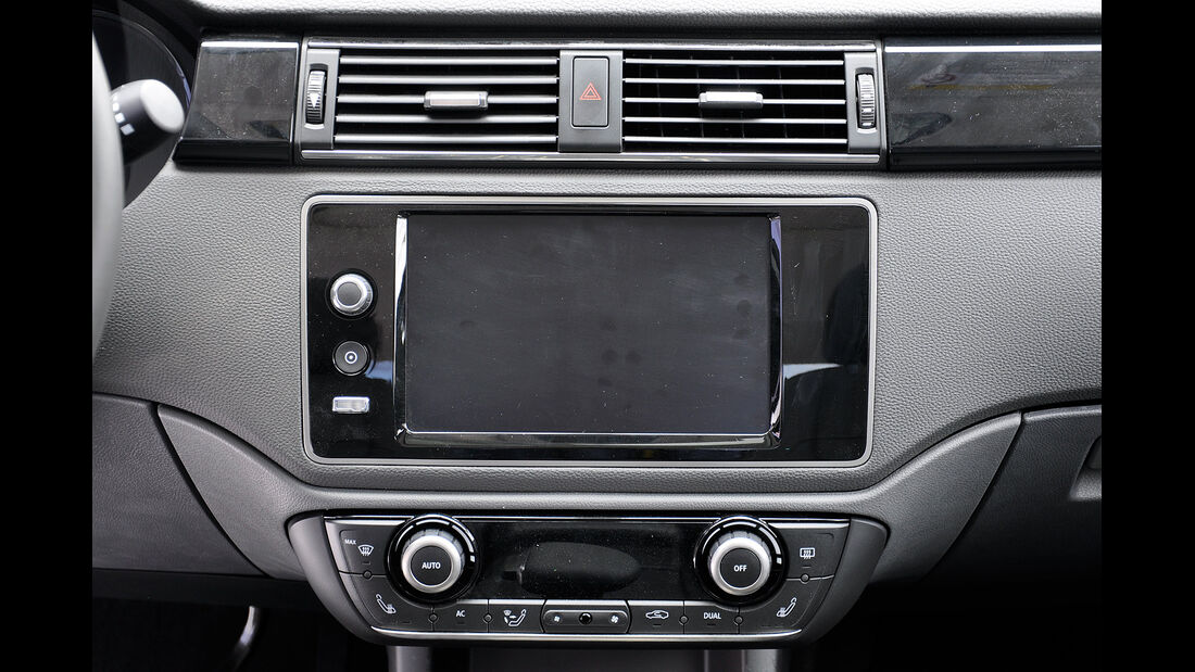 Qoros 3 Sedan, Mittelkonsole, Infotainment, Touchscreen