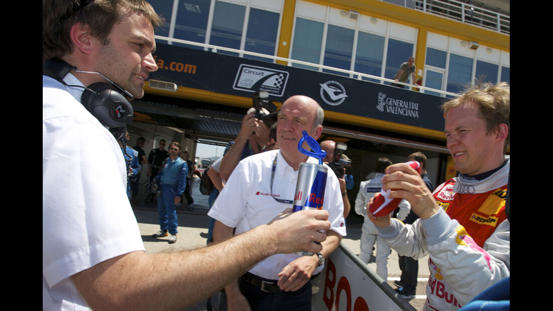 Qualifying-Sieger Mattias Ekstroem mit Wolfgang Ullrich, Audi Sport Team Abt