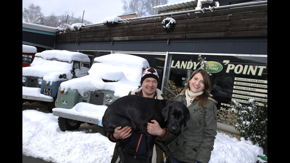 Range Rover 4.2, Schnee, Malanie mit Hund Anna