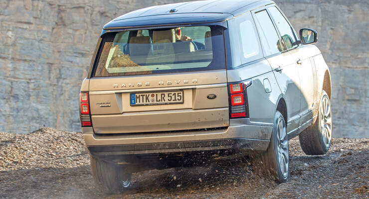 Range Rover 4.4 SDV8 Vogue, Heckansicht, Gelände