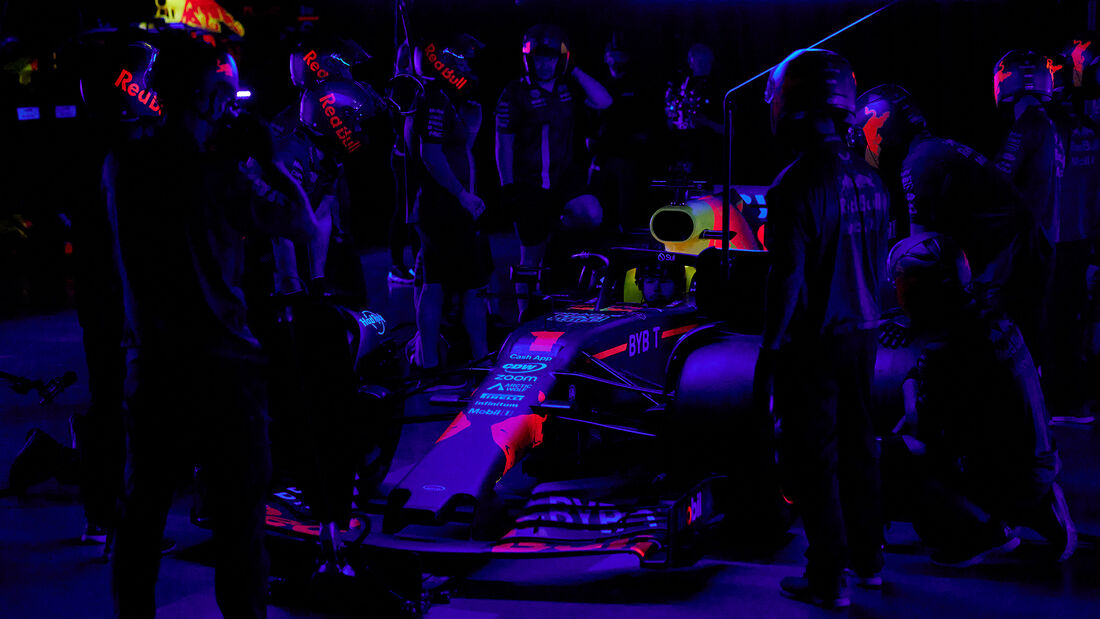 Red Bull - Boxenstopp - Dunkelheit - 2024