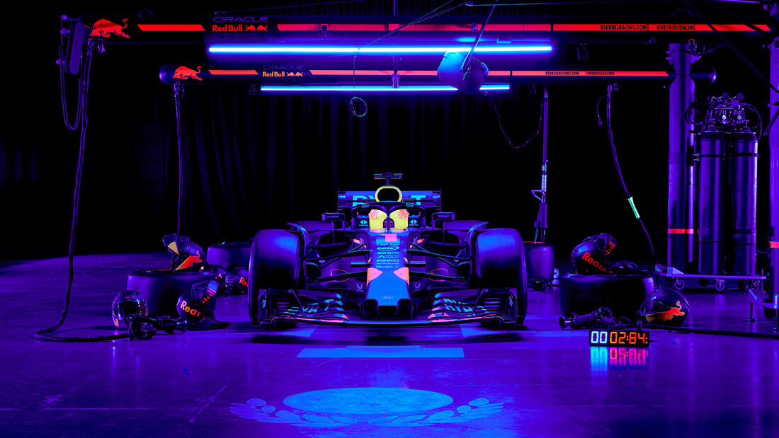 Red Bull - Boxenstopp - Dunkelheit - 2024